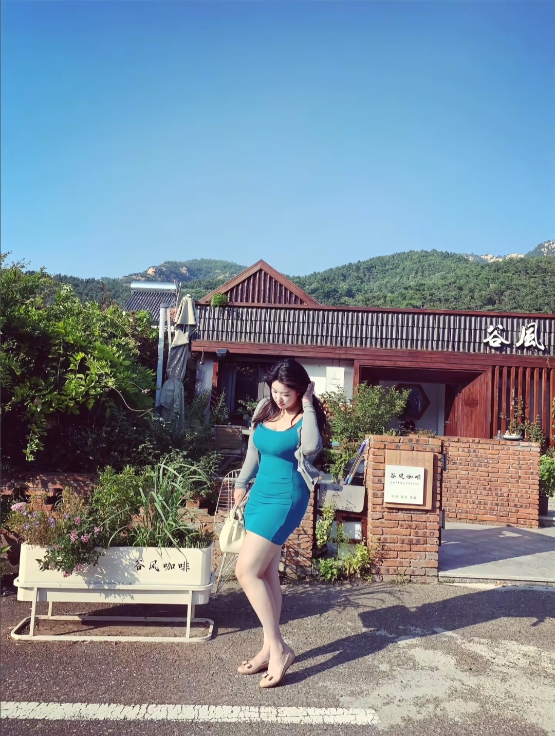 绿意盎然间，咖啡香满怀。