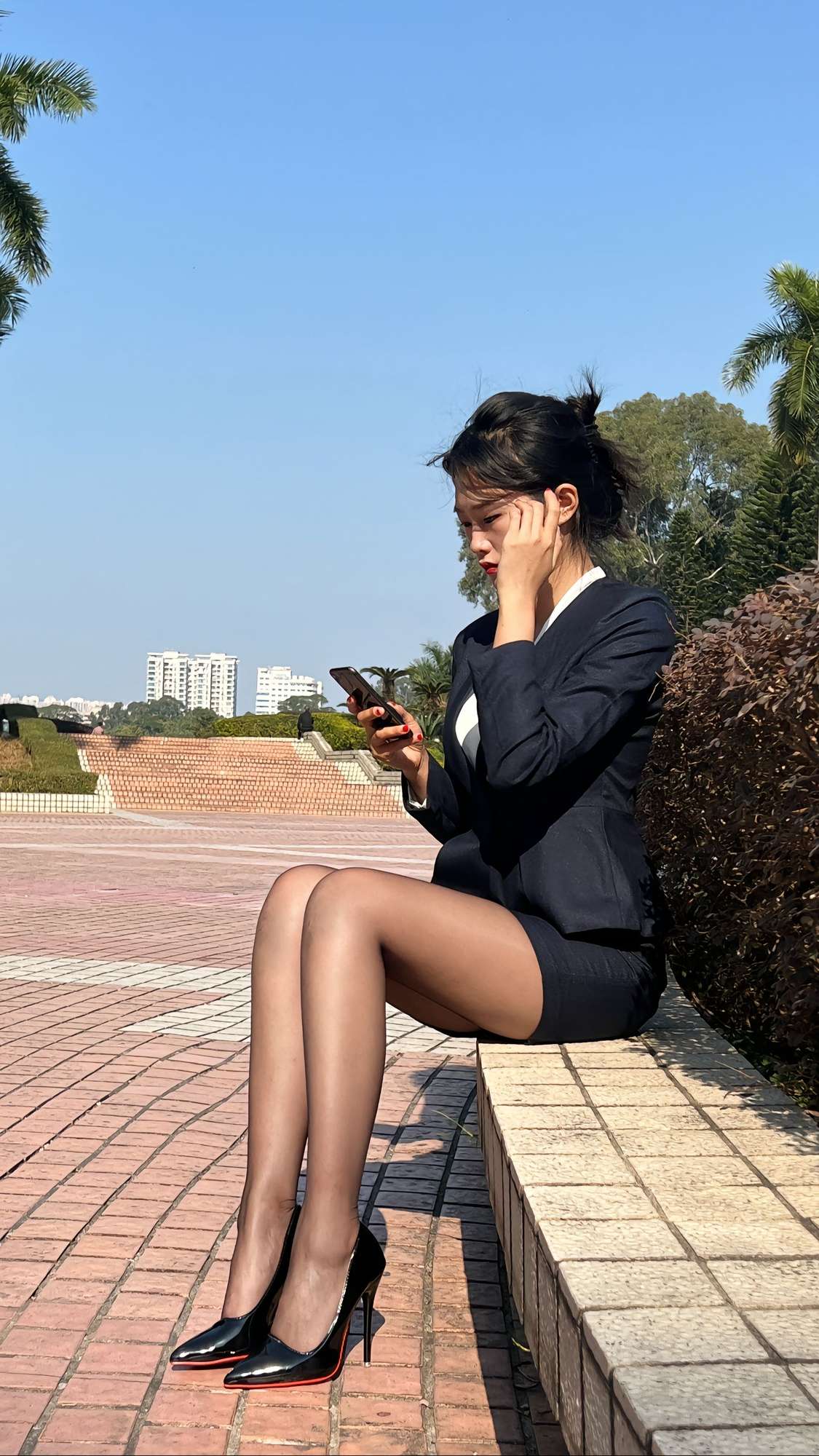 卖不出去房只能卖自己了，有没有要的！