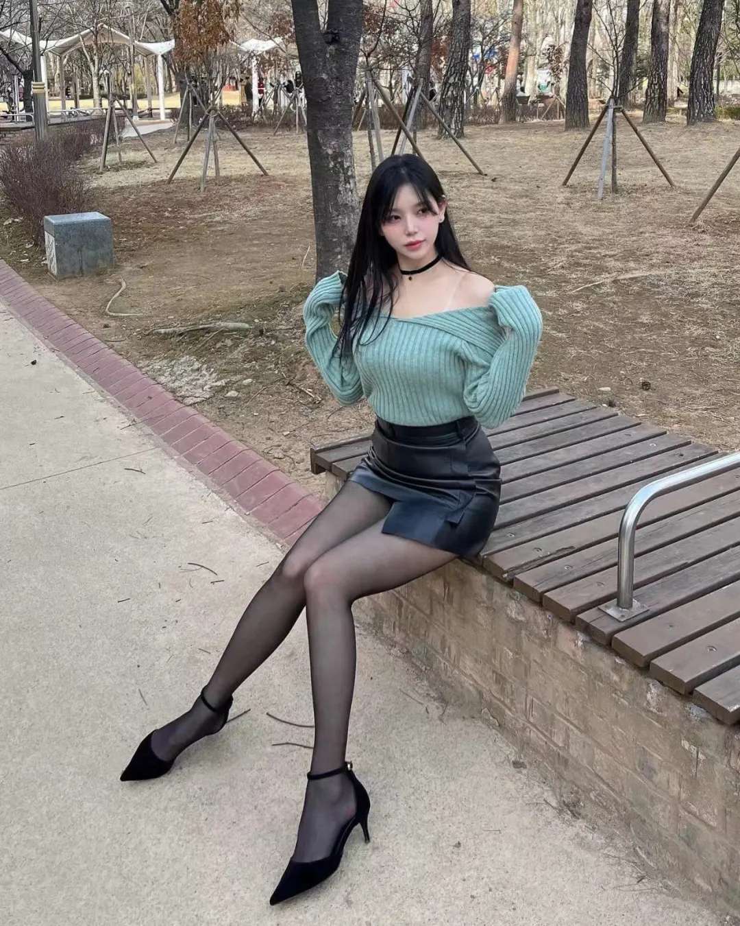 表妹叫我出来陪她逛街，穿成这样是什么意思？