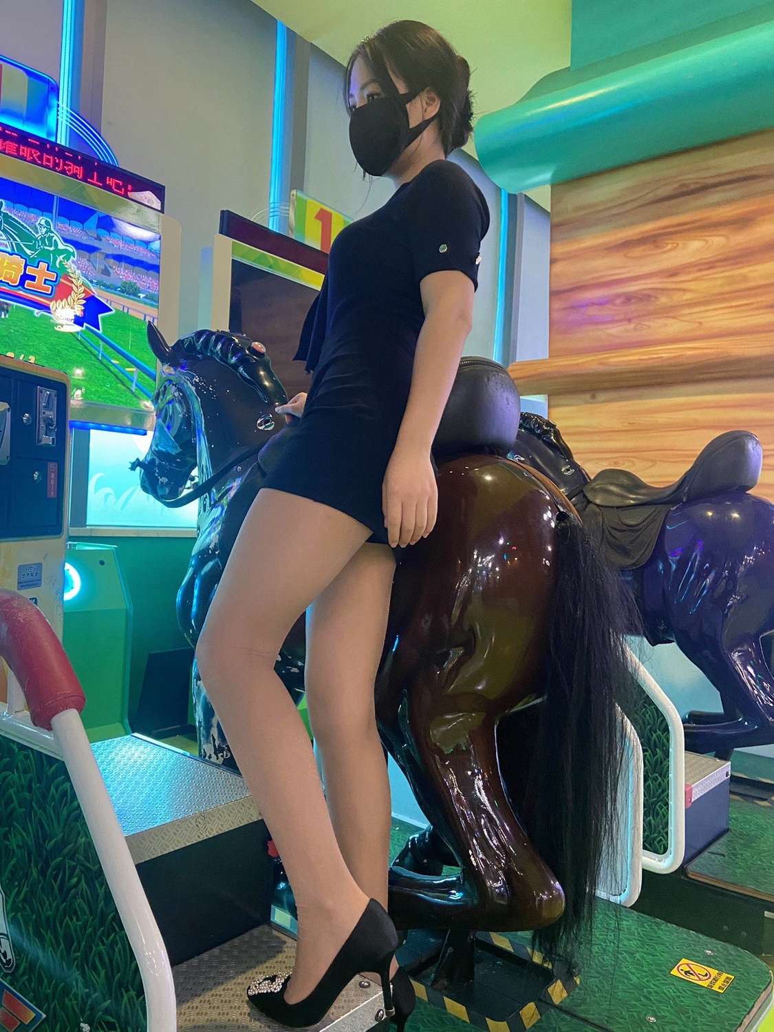 都这么大人了，还没个正形，总喜欢玩一些奇奇怪怪的东西！