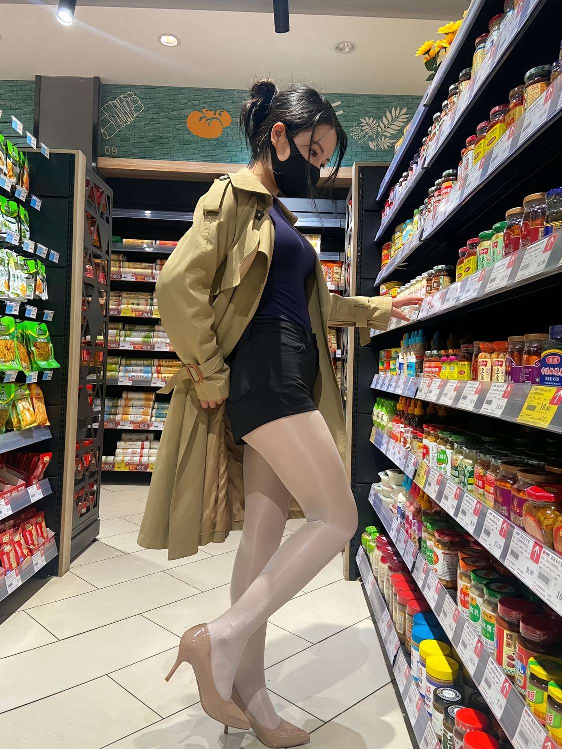 超市碰见了孩子老师，要不要过去打个招呼！