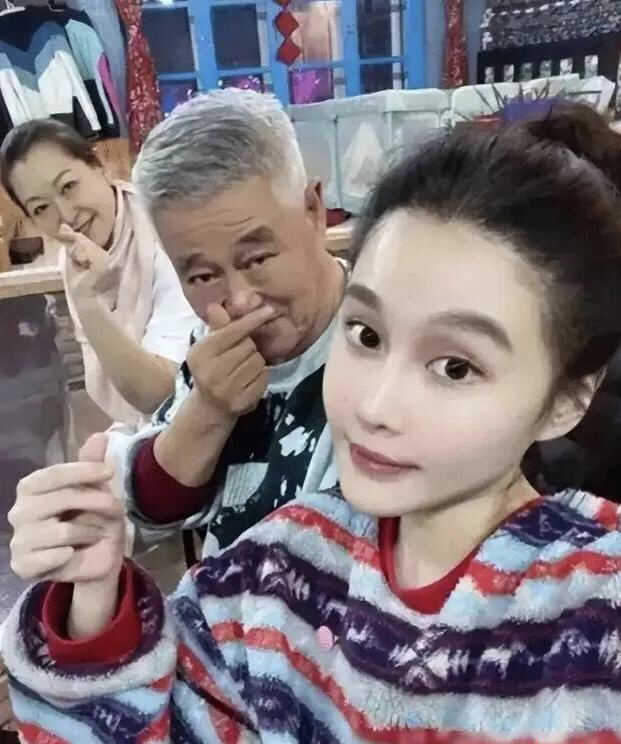 赵本山女儿晒新家装修，比五星大酒店还豪华，有个好爹比啥都管用
赵本山的女儿球球生