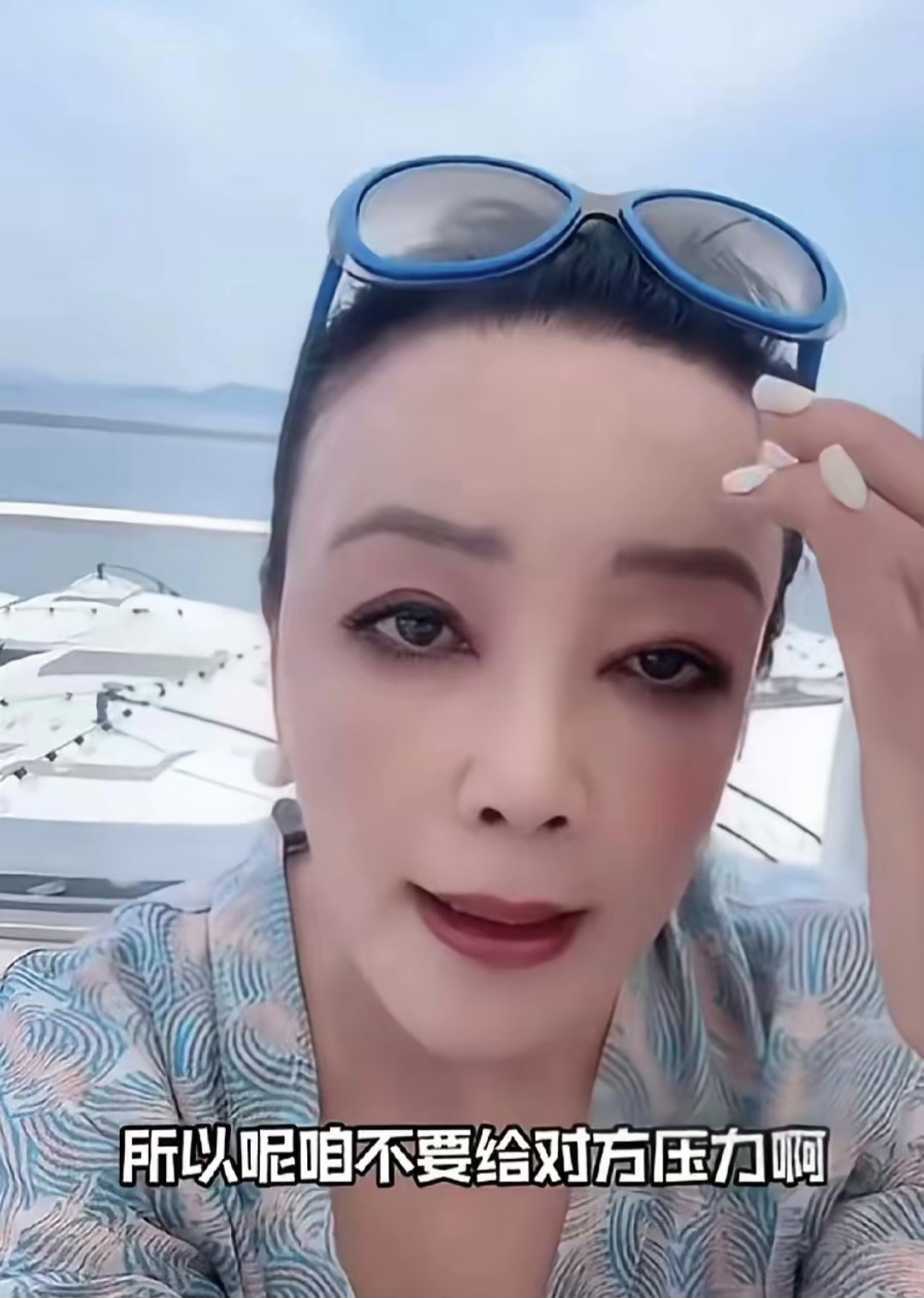 兰姐说话真的是太幽默了，对于儿媳妇，一点真实的感受分享给我们！
以前的的儿媳妇就是等着叫号，走到家门口了，现在正在休息，你3小时后再来，或者明天再来！
现在的儿媳妇最起码没有压力，说话做事不用顾虑，有