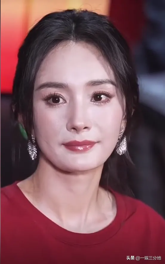 杨幂icon做梦都想不到，马苏icon突然爆火，自己口碑却“一夜”塌房icon！

众所周知，杨幂的时尚度一直在线，但是她的演技却是有碍观瞻的类型。

甚至，自以为豪的哭戏，也在2024年的作品中，给