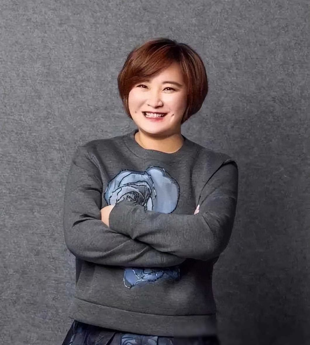 8月4日，贾玲突然冲上了热搜，只因百花奖上，贾玲的《热辣滚烫》不仅没有拿个最佳女