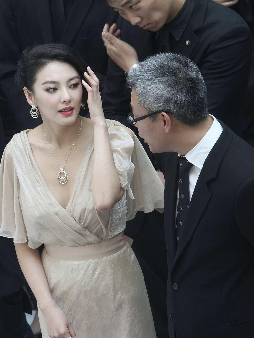 2016年，张雨绮和相识70天的富商袁巴元闪婚，不久后就火速生下了一对龙凤胎。没