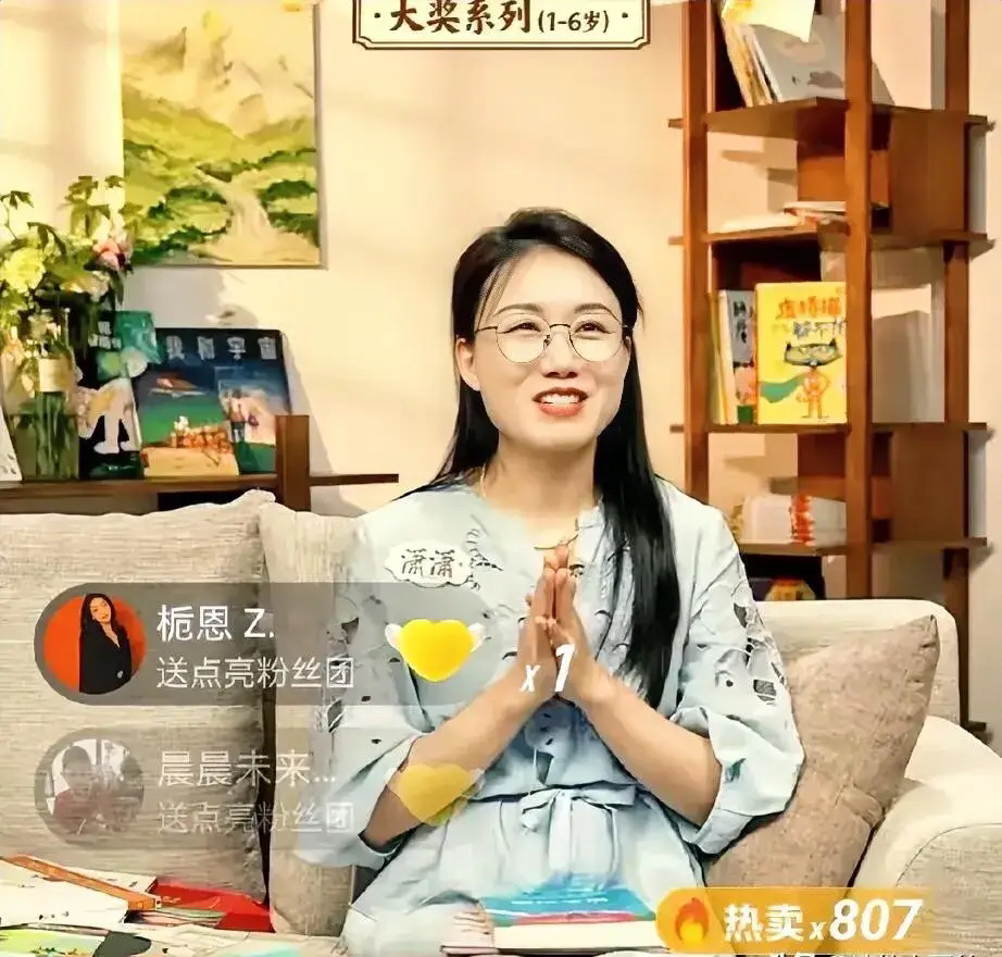 厉害了！潇潇
与辉同行的《好读书》周一下午开播了
原以为新节目开播宇辉要上来撑撑
