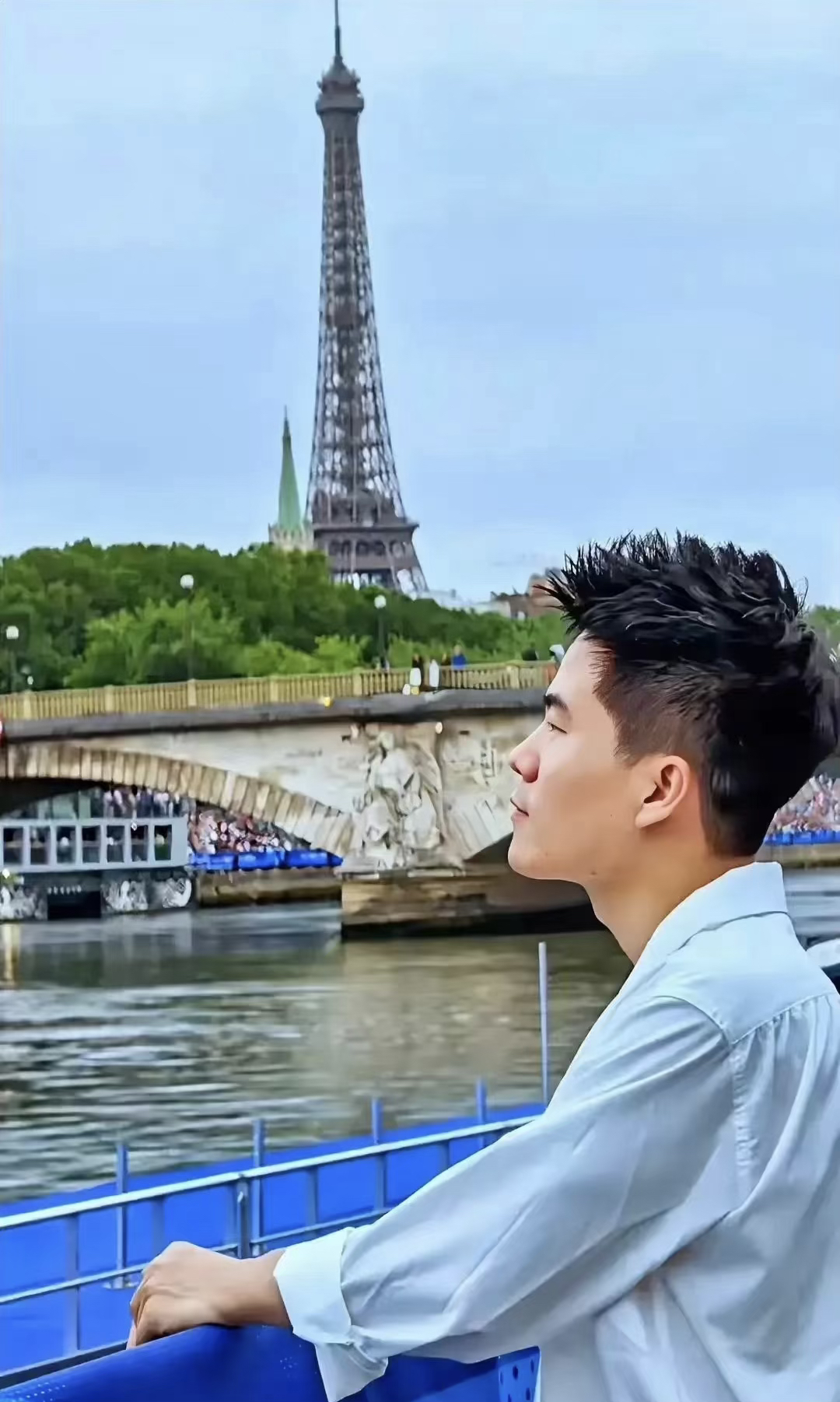 与辉同行刚分离出来，董宇辉就去法国溜达了！心真大
与辉同行这两天业绩2000-3