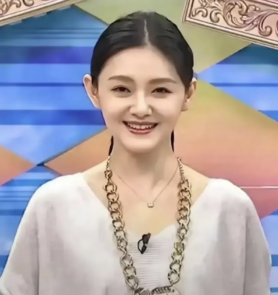 大S 前粉丝写给大S 的一封信：
徐女士，不管谁先出轨，但是提出离婚的是你，而且现在过的不好的也是你！你还一直告告告，赖着前夫不放问他要钱。
现在你的儿子女儿找有钱爸爸去了，光头打碟也打不动了，跑回老