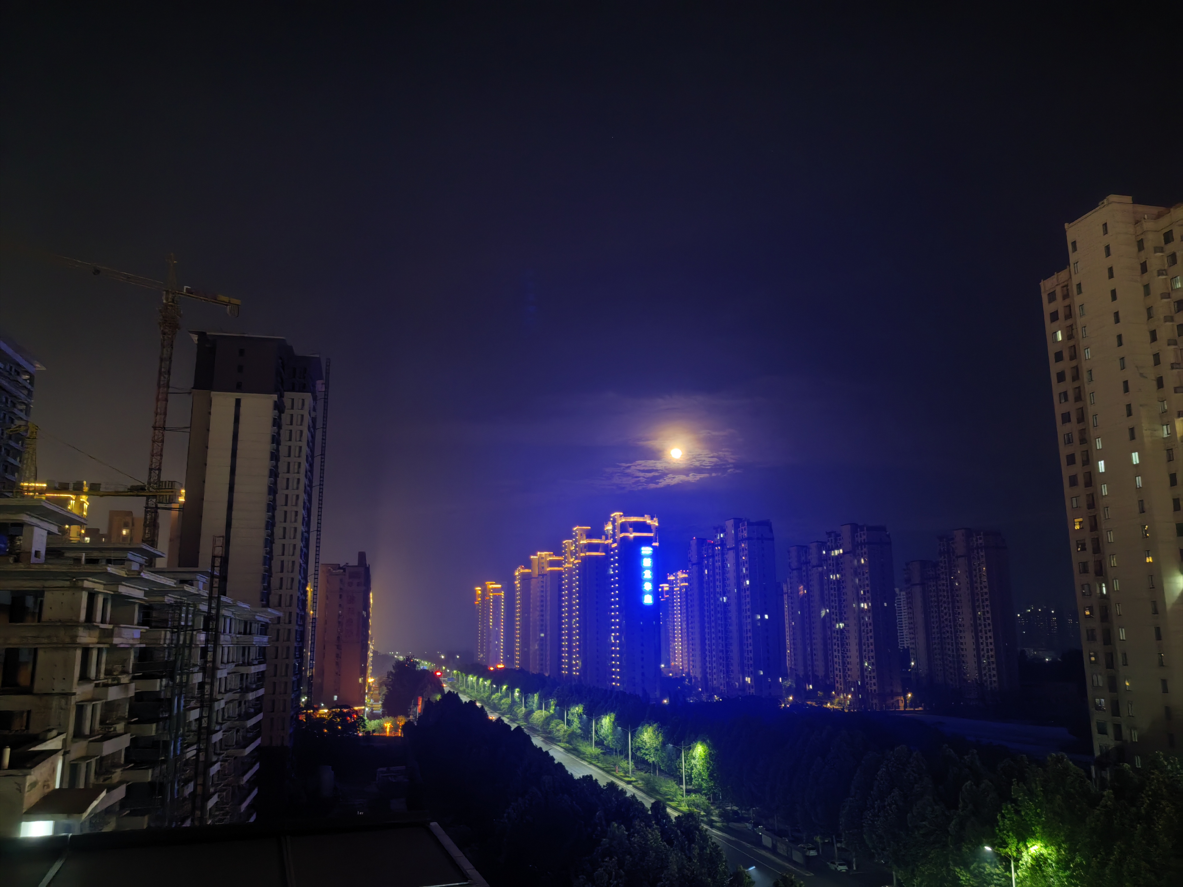很普通的一个城市，夜景