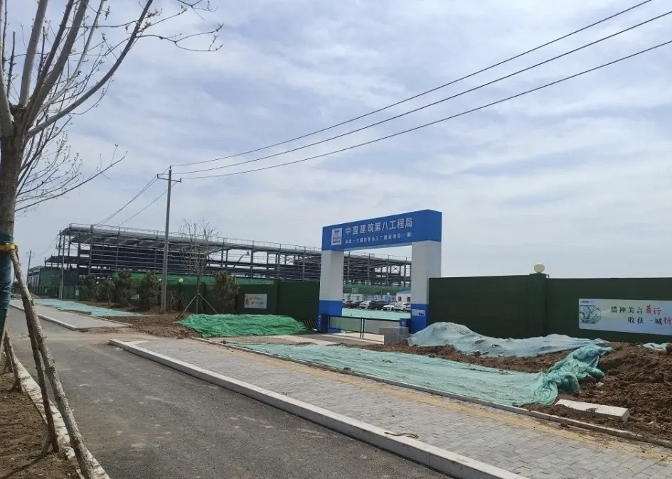 据媒体报道：高先生3月份来到青岛即墨区一汽锻造厂工地干活，工地的总包是中建八局四公司，劳务分包是山东汇萃建筑劳务有限公司，4月11日下午去买药时竟然莫名去世了。高先生家属提出了赔偿130万的要求，汇萃