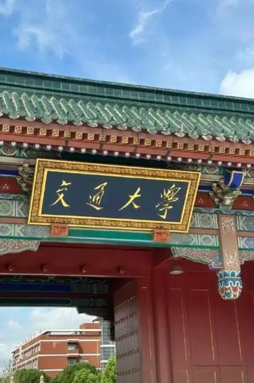 最近出了一个文件，让很多大学生欢呼。
这个文件里面有这么一段话。
聚焦优势学科适度扩大双一流范围。
很多人看了这话就表示第3轮双一流将会有很多大学上车。
甚至还有不知道从哪冒出来的专家说双一流要扩充到