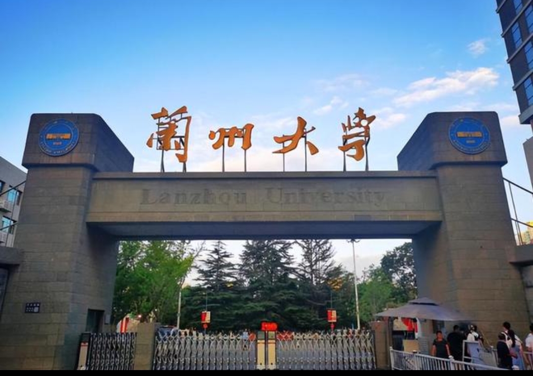 兰州大学研究生数量首次超过了本科生数量。
说实话，看到这个数据我还是挺震惊的。
没想到兰州大学到了今年研究生数量才超过本科生数量。感觉这在985里面，这是遥遥落后的。但实际上真正细究下来发现其实还有多