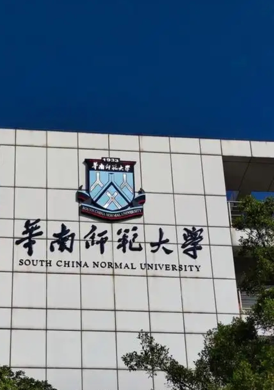 唐尚珺的期末成绩也出来了。
并不像很多人想象的那样他会挂很多科。
实际上他一科都没有挂。
高等数学虽然分低一些，但是也有75分。
唐尚军珺这次期末考试成绩。可以说是打脸了很多人。
之前有人因为他参加了