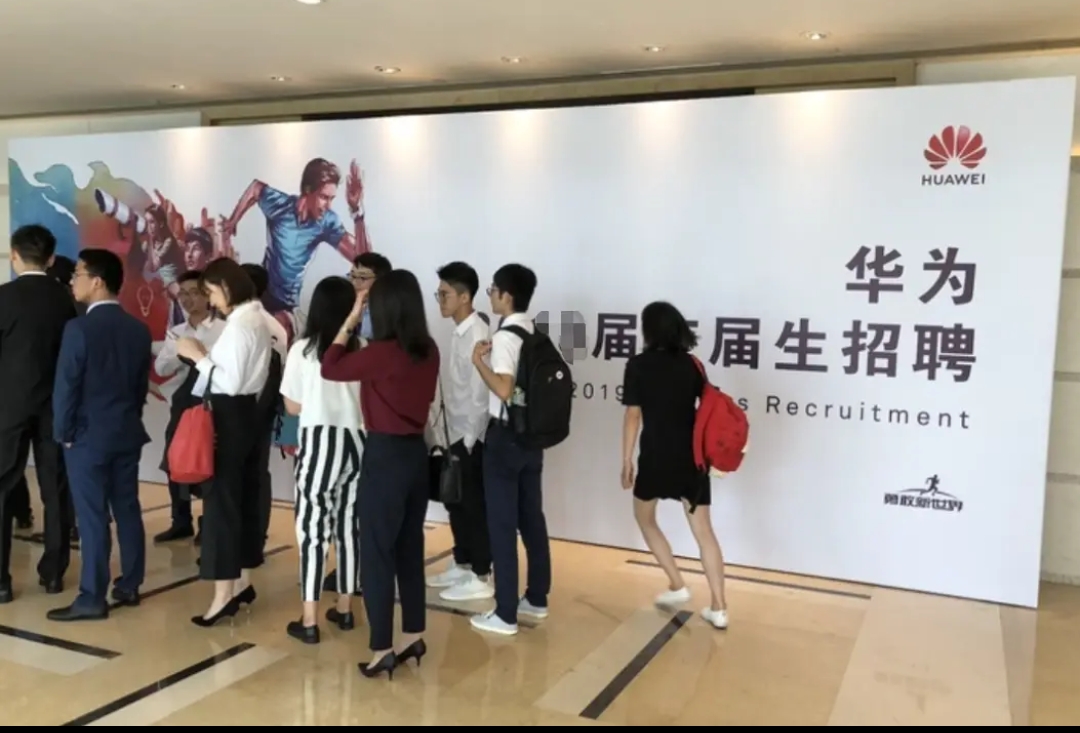 利好今年的双非大学毕业生，这是真的吗？
原因是因为教育部发文要求企业在招聘的时候严禁限定985，211大学。
说实话，我没想到教育部会发这么一个通知。
感觉是突然翻出前几年的一个文件，某些人觉得好像还