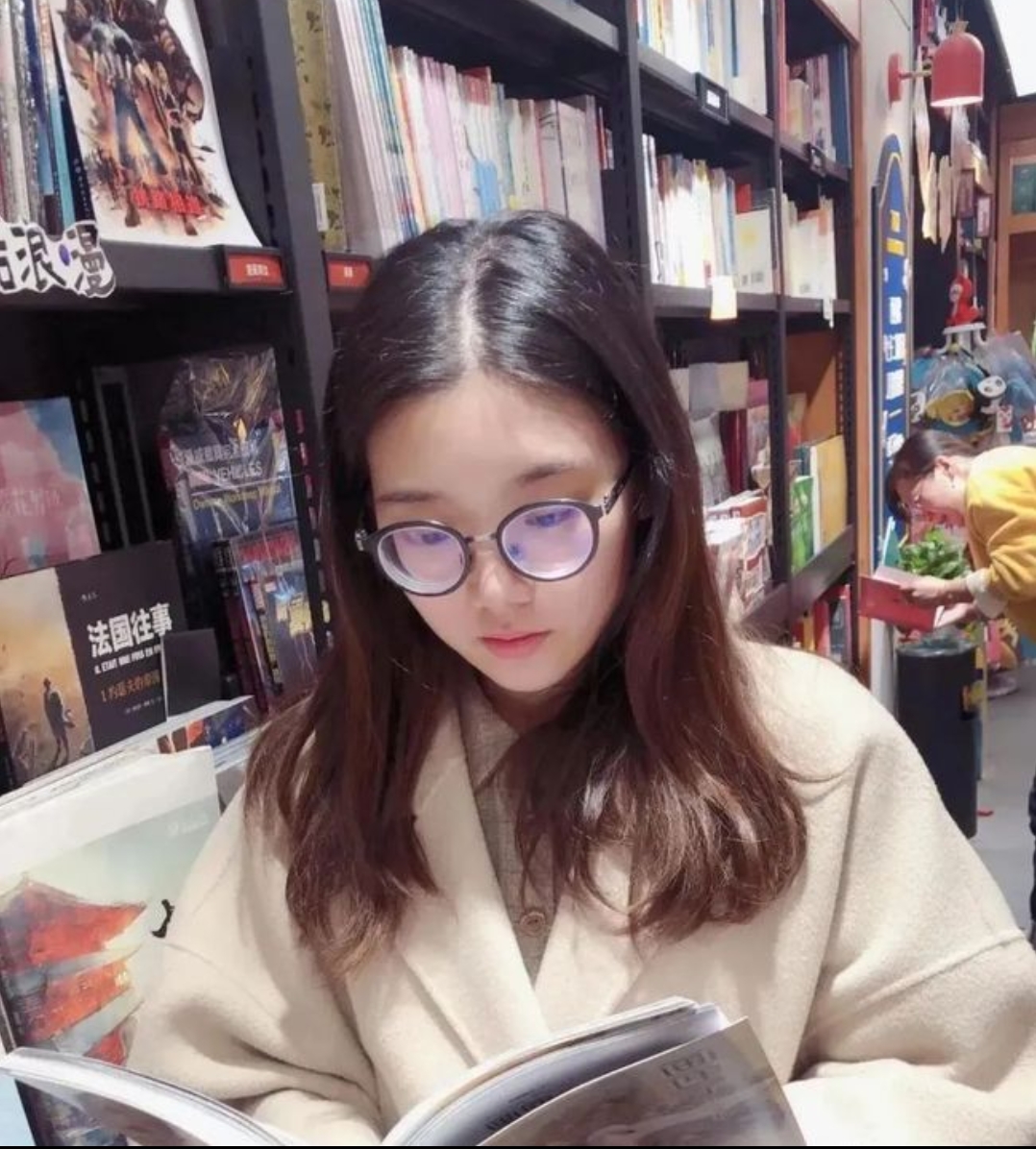 研究生扩招并不是一个能很好解决大学生就业困难的办法。
暂缓就业不是解决就业，三年之后一样会面临去留问题。
现在大学生就业问题一直是比较热门的话题，这些年每年都有1000多万大学生从学校走向社会。
加上