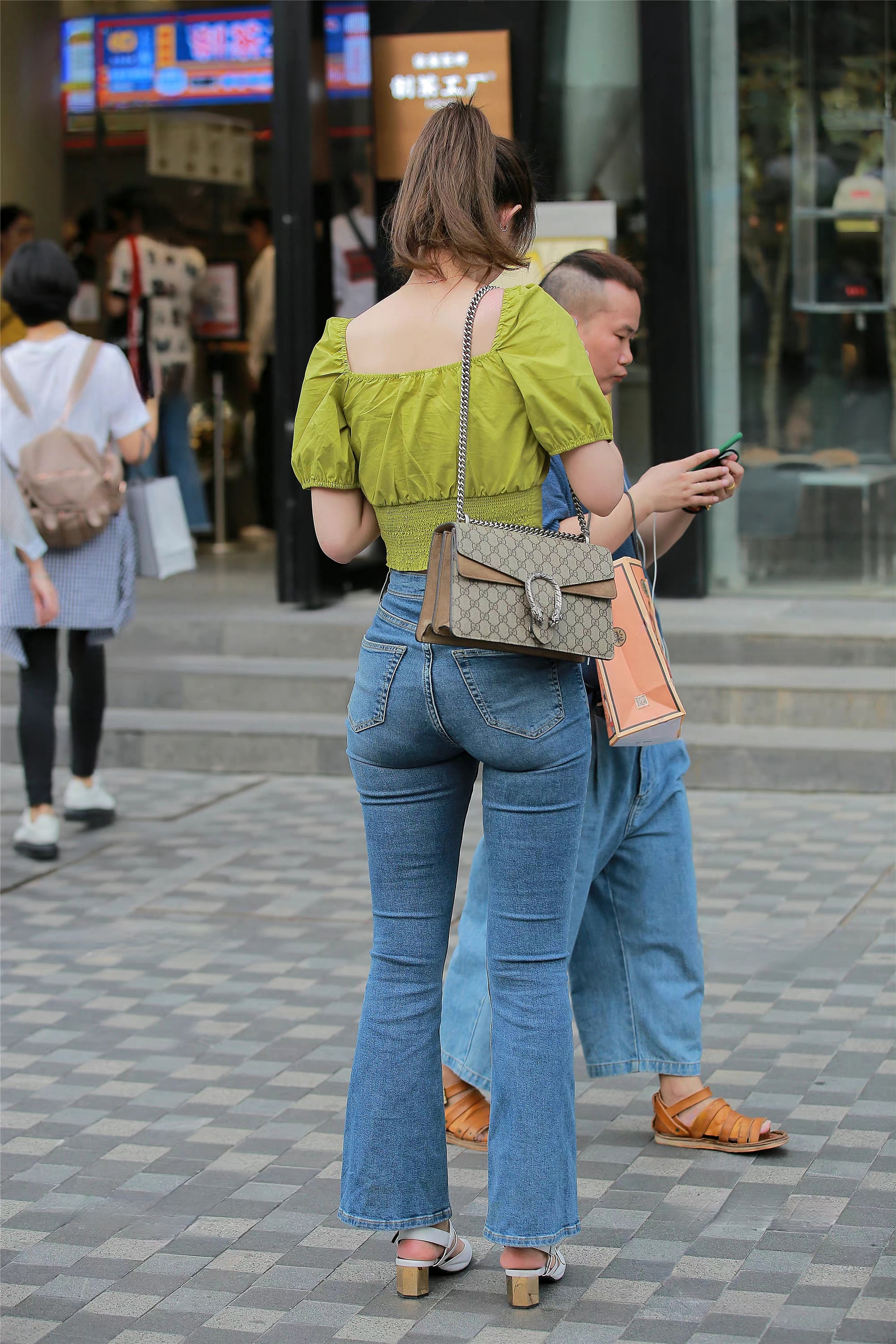 分享几款复古风牛仔裤穿搭，回头率超高！