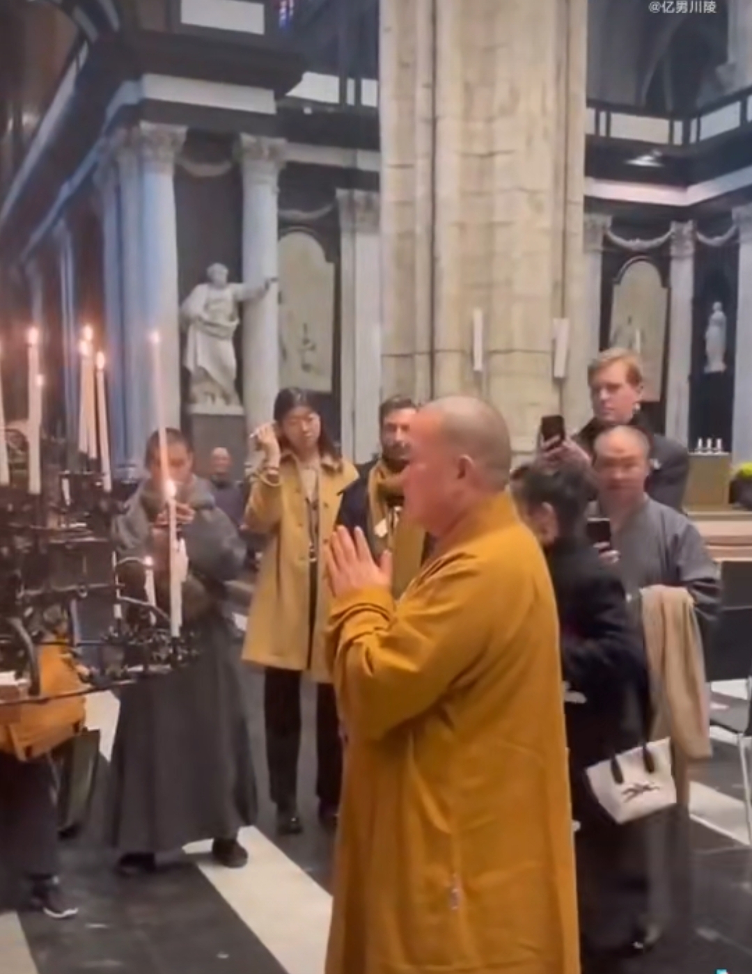 网上都在传大和尚被调查，少林寺的回复是不知情，等官方消息，今天也没等到少林寺的官方辟谣，看来猜的是八九不离十。
大和尚能做到少林寺主持的位置，如果是大家以为的问题出事，这种可能性微乎其微。他在做主持之