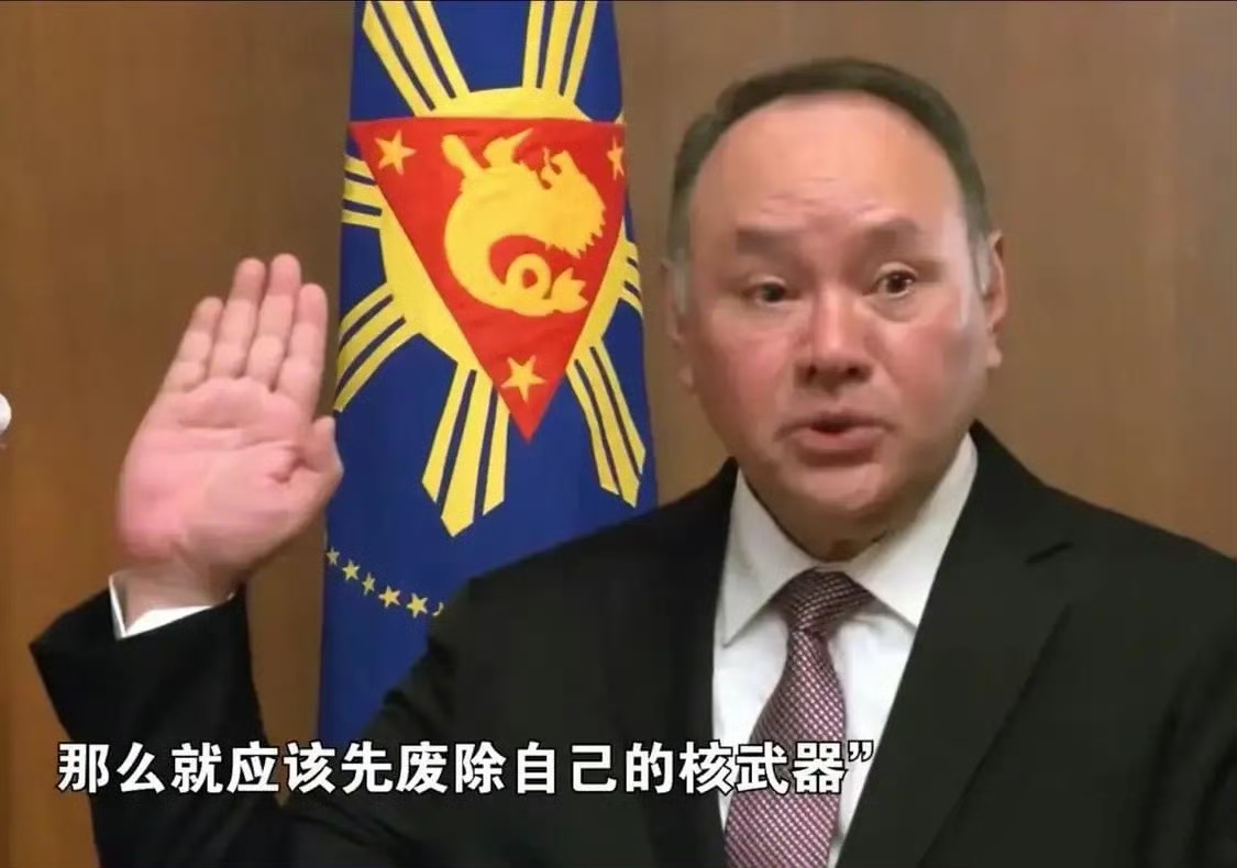 菲律宾防长口出狂言，居然要求中国放弃核武器“以示诚意”，五大善人都笑了！
菲律宾特别像街上的泼妇，说话没点把门的，狗一嘴毛一嘴。说出来的话压根不过脑子，还自我感觉良好，觉得大家都赞它！
这不，菲律宾防