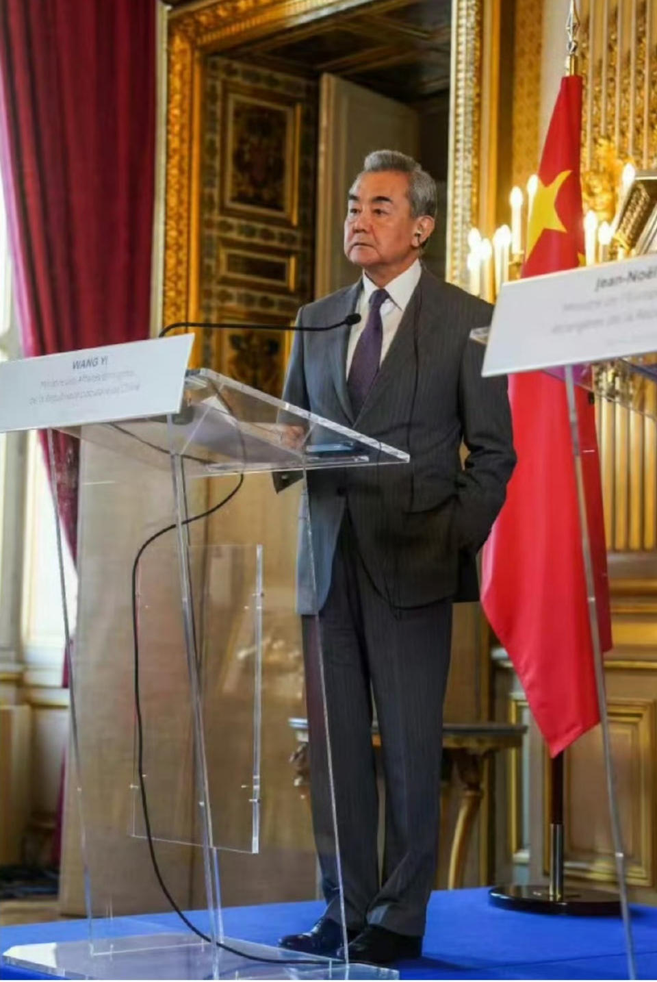 王毅外长太帅了！在欧洲访问期间，他直接点名美国，说实力带不来真正的和平。
美国通过霸权主义悍然欺负其他国家，直接轰炸伊朗的核设施，美国为了一己私欲却枉顾世界安全。万一引发核灾难，将对世界安全稳定产生恶