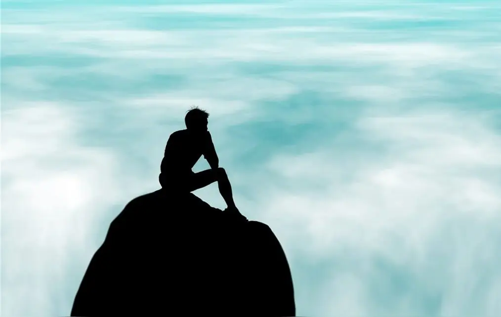 最近张雪峰老师去世后，引发了广泛的纪念活动，从而引发了人们对主流“仇富”心理的觉醒思考，原来之前大家随大流说出来的话，并不是什么口口相传的真理。其实只要深层次思考一下，就能辨析出这背后笼统的逻辑，不过