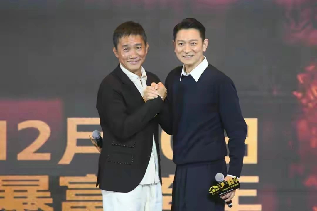 同是61岁，这两人差距好大！

