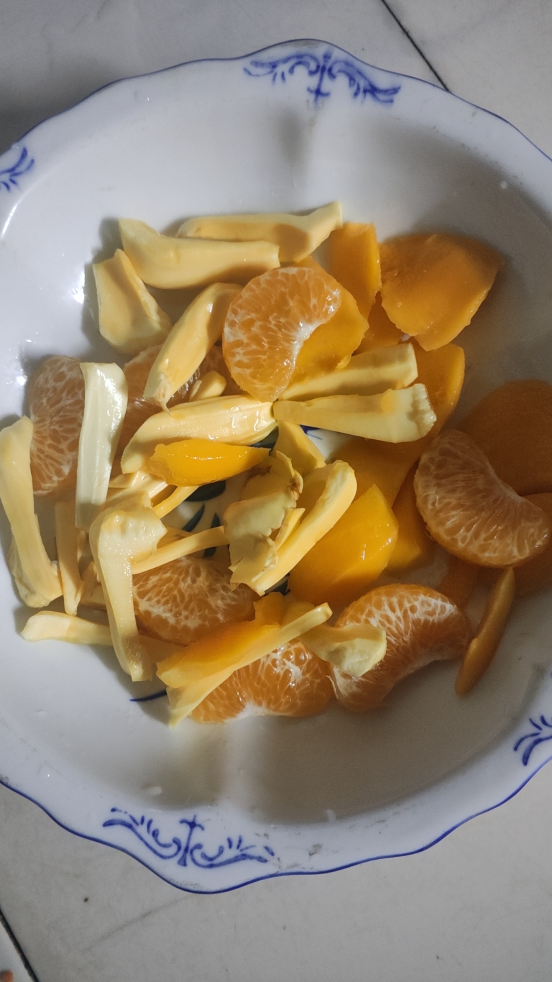 自己动手！制作水果果冻！[哈哈笑][哈哈笑][哈哈笑]吃起来味道不错哦！