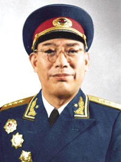 四大野战军，哪个兵力最强大？

1、第一野战军。下辖王震任司令员的第1兵团、许光达任司令员的第2兵谈，周士第任司令员的第18兵团，杨得志为司令员的第19兵团，共40万人。
2、第二野战军。下辖陈锡联为