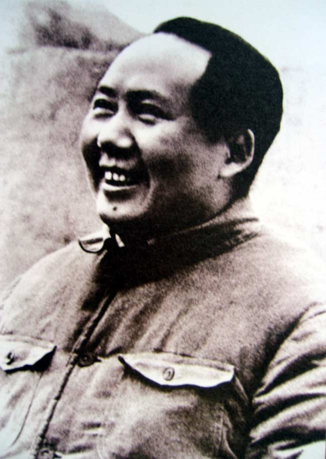 中共七大选举产生的领导机构

1、中央政治局委员
毛泽东、朱德、刘少奇、周恩来、任弼时、陈云、康生、高岗、彭真、董必武、林伯渠、张闻天、彭德怀。
2、中央书记处书记
毛泽东、朱德、刘少奇、周恩来、任弼