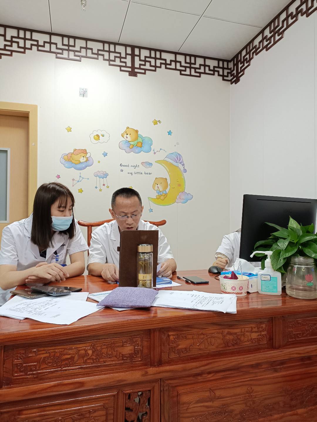 男人起不来，进不去，有个好方法要告诉你

大家好，我是申涛，临床工作已经30多年的时间了，门诊上我见过很多小伙子，上学的时候就养成了很多坏习惯，用手过度，不知节制，结婚后也不收敛，时间一长，“报应”就