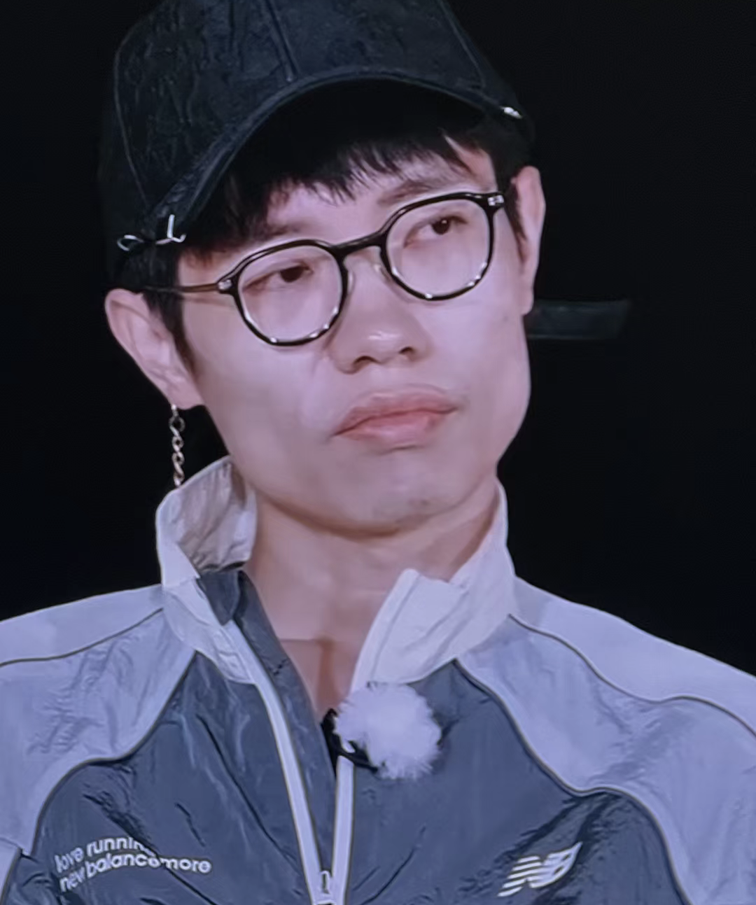 本来还挺喜欢葛夕的，完美伴侣后李行亮找她谈那里有些下头了，其他人也一样，没有人能共情到他，一个劲地让他去道歉
暗子觉醒吧，这时候他应该想离婚了
再见爱人｜综艺｜李行亮｜葛夕