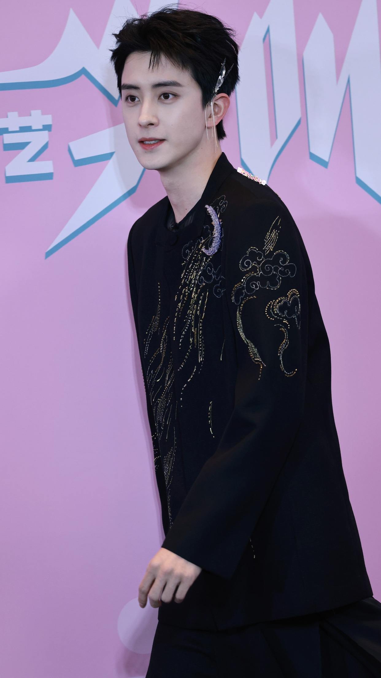 嗷嗷努力了
这个衣服 上的元素