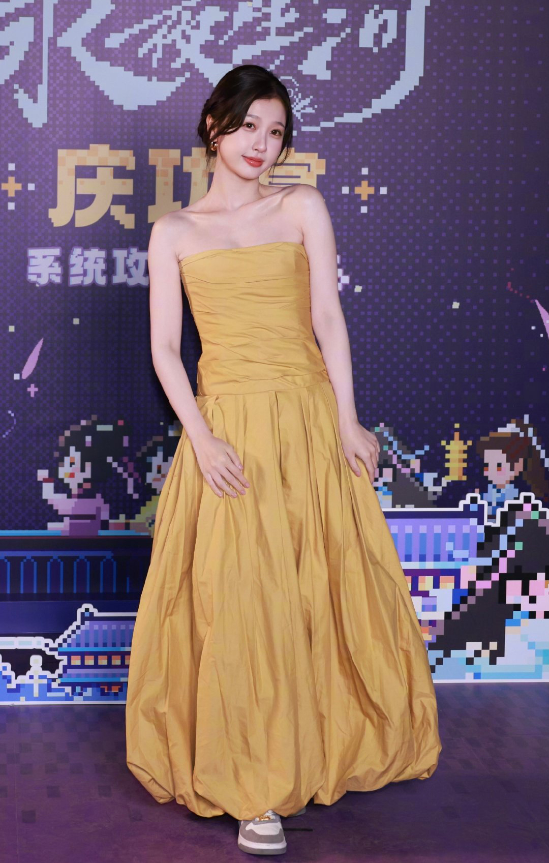 永夜星河庆功宴这身真不错 