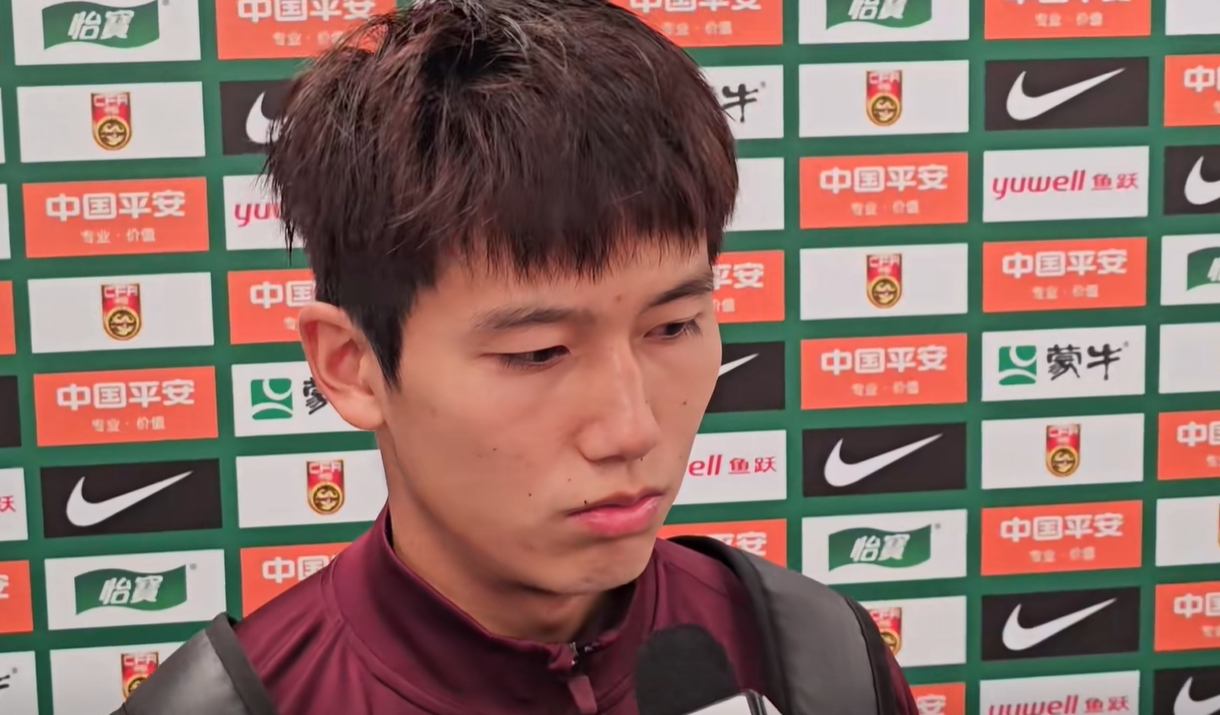 U23亚预赛第二轮，中国U22男足10-0大胜北马里亚纳群岛，首发前锋、中甲本土射手王向余望连场合计8次错失良机而哑火！

赛后向余望表示自己对错失良机感到自责，心态不是很好，但是对澳大利亚没有一点惧