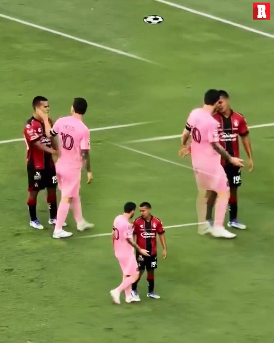 北京时间7月31日早上，联盟杯小组赛，迈阿密国际vs阿特拉斯。

此役上半场，梅西被阿特拉斯球员埃尔南德斯犯规，随后与他发生口角，碰了下对方球员脖子和脸。