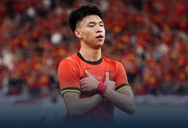 险胜！？

主场踢弱旅，变菜鸟互啄！

U22国足2-1东帝汶！

此役，王钰栋破门，向余望失空门+失单刀+中横梁！

看完比赛，一言难尽，如同球场，确实有点“烂”呀！