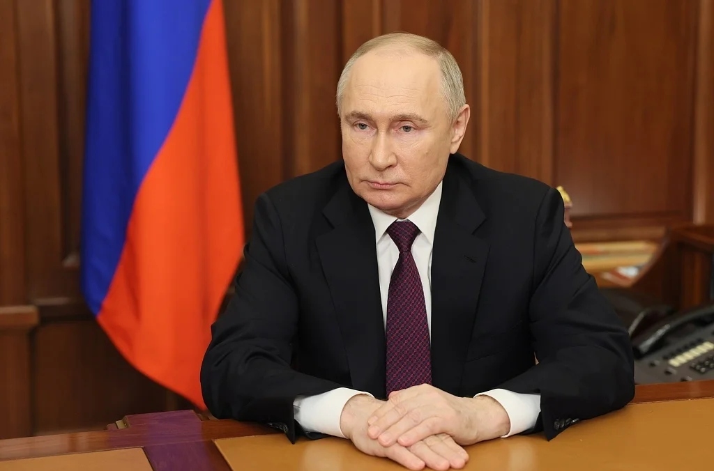 普京大帝，你丫又在搞事情？！库尔斯克州的乌克兰军队，居然被包围了！还失去指挥？！这简直比连续剧还精彩！更奇葩的是，很多乌克兰士兵居然还蒙在鼓里？！

普京大帝，你确定不是在逗我？你的军队也太厉害了吧