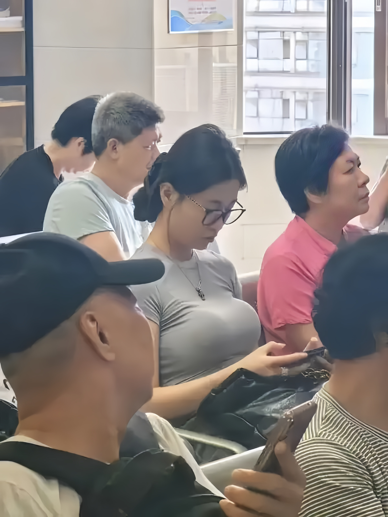 自带主角光环，无论在哪里总会成为焦点