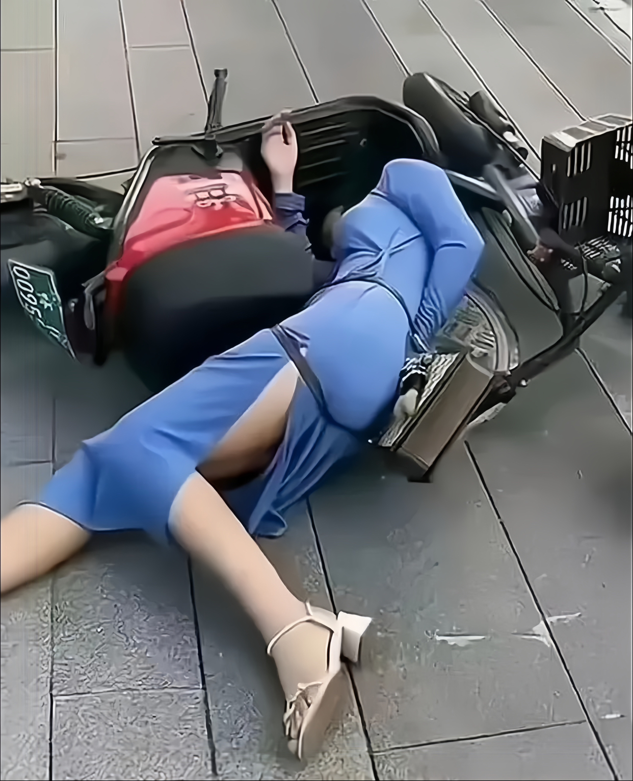 要不要扶？她会不会讹我？