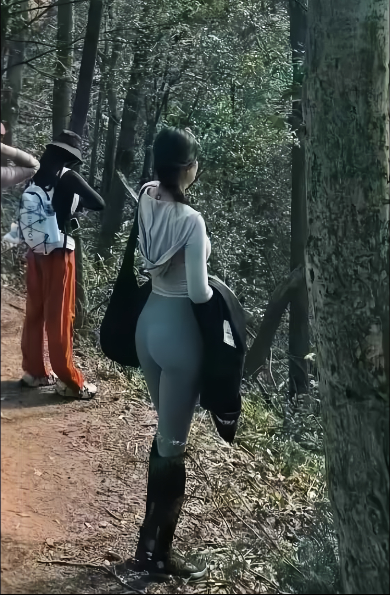 穿着瑜伽裤爬山的意义是什么