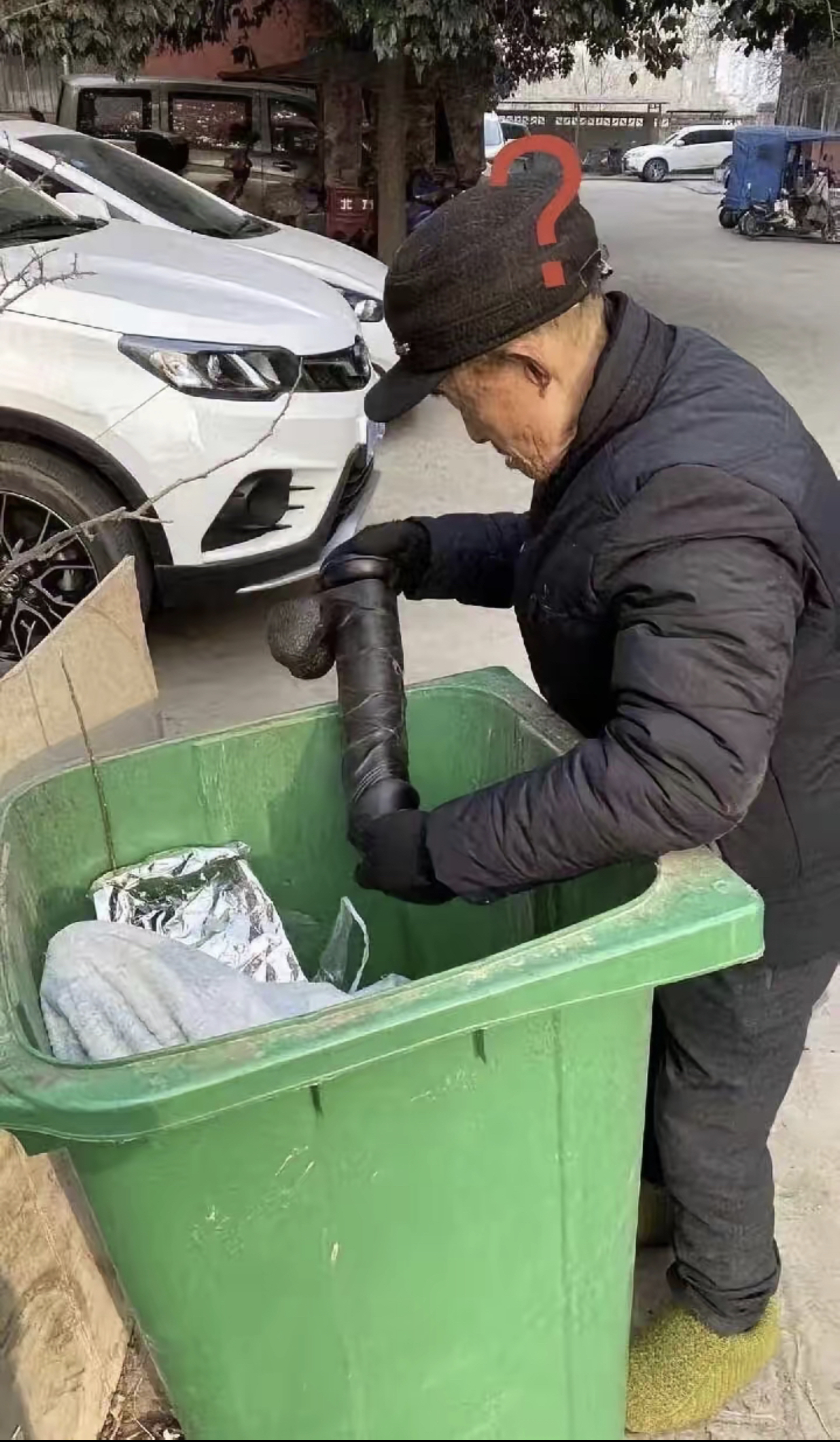 垃圾桶里面奇奇怪怪的东西真不少