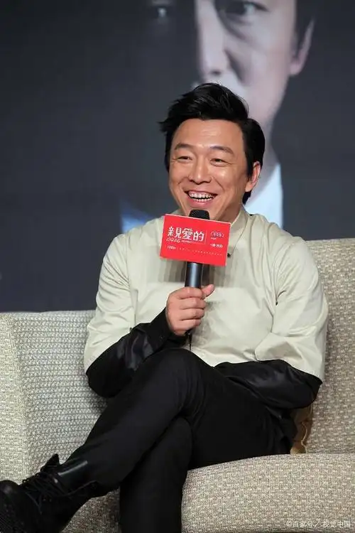 黄渤有段话值得细品
 
黄渤说过这么一段话：“在这人世间行走，有个实在的道理，你好好说话，能打动40%的人，你实实在在做事，能打动60%的人，好好说话加上踏实做事，你能打动80%的人，要是再懂得将心比