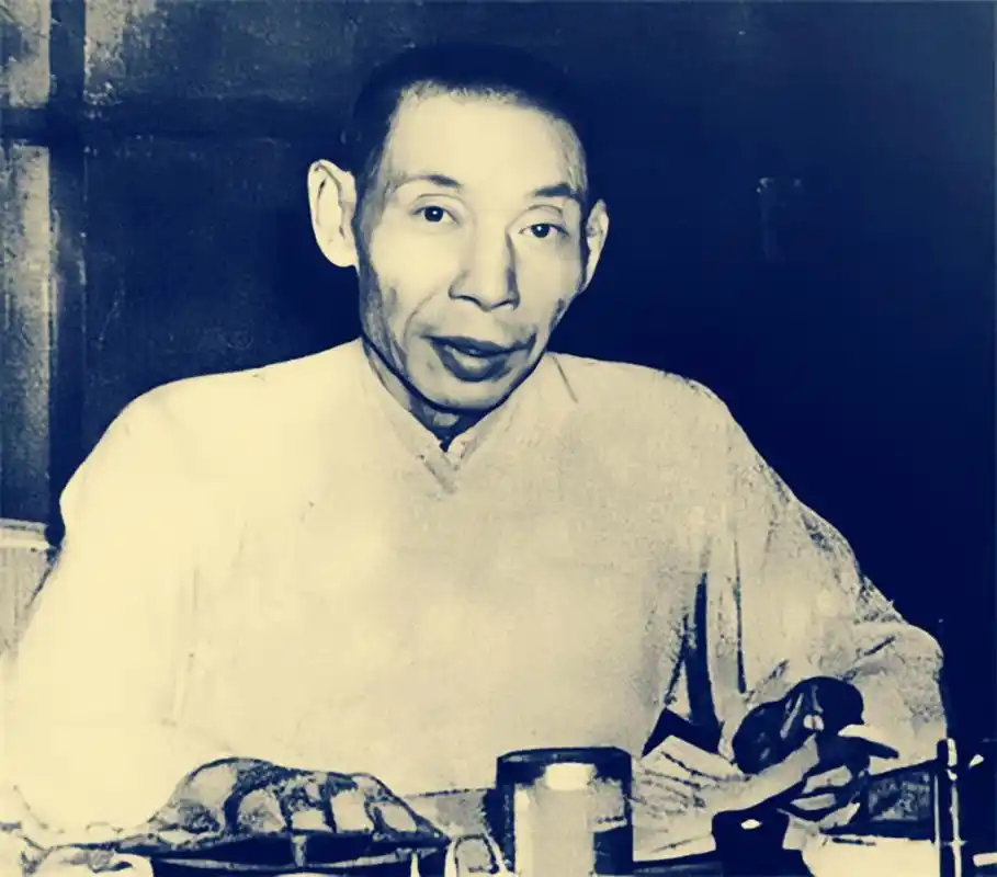 杜月笙的处世哲学，道尽人间真实
 
杜月笙曾说过：“头等人，有本事，没脾气；二等人，有本事，有脾气；末等人，没本事，脾气大。”
 
你看啊，这社会上的人，真就像杜先生说的这样分了几等。能做到有本事还没