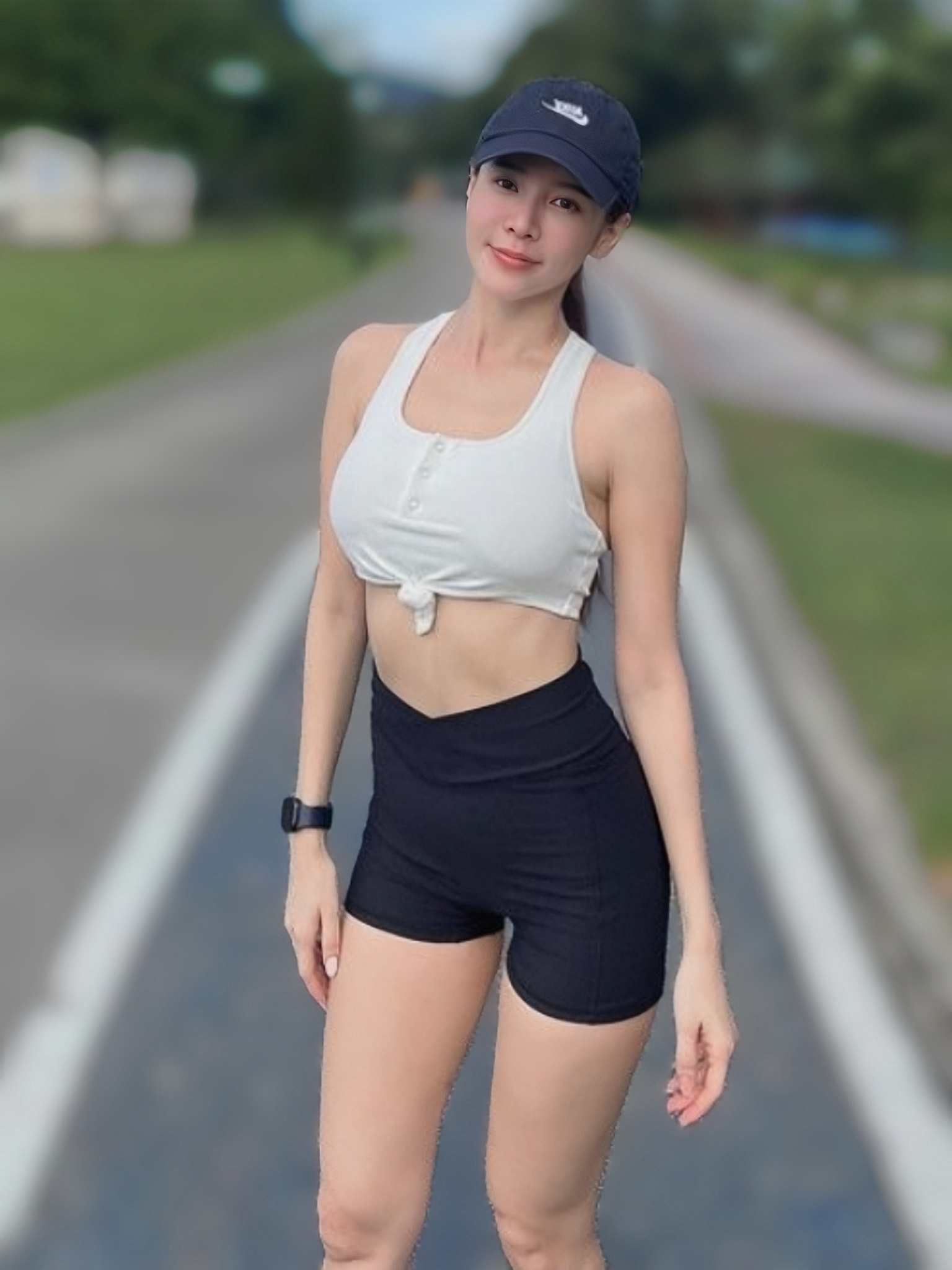 大马之花秀绝美身材，粉丝直呼这谁受得了


Abigale Tee，是来自大马的一名室内设计师，在马来西亚网络平台上有着“大马之花”的美称。她有一双超级会“放电”的眼睛，而且她的五官看起来高贵又有气质