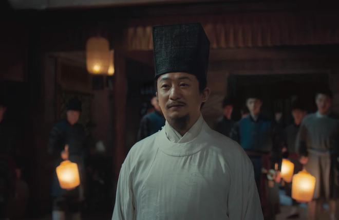 《繁城之下》虽然迎来了大结局，但是有个别事情是解释不清楚的，就比如小宝他是怎么成为知县的。有的人或许会说，他不是考的吗？要知道，这里面是有问题的。他一没有父亲，二没有母亲，就是翠花楼里的一个乌龟，这种