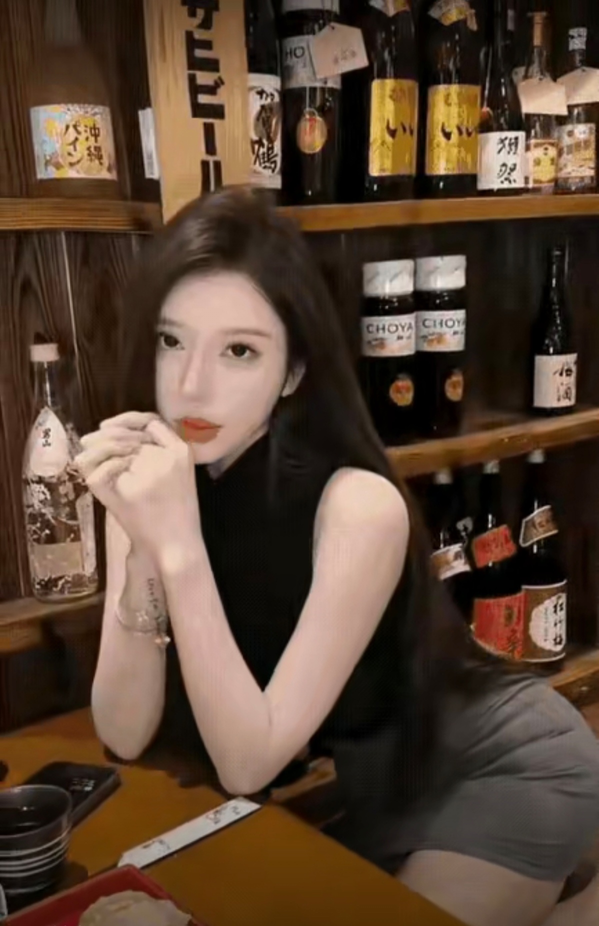 如果让你用一天的工资，跟这名女子共进晚餐，你们愿意吗？
