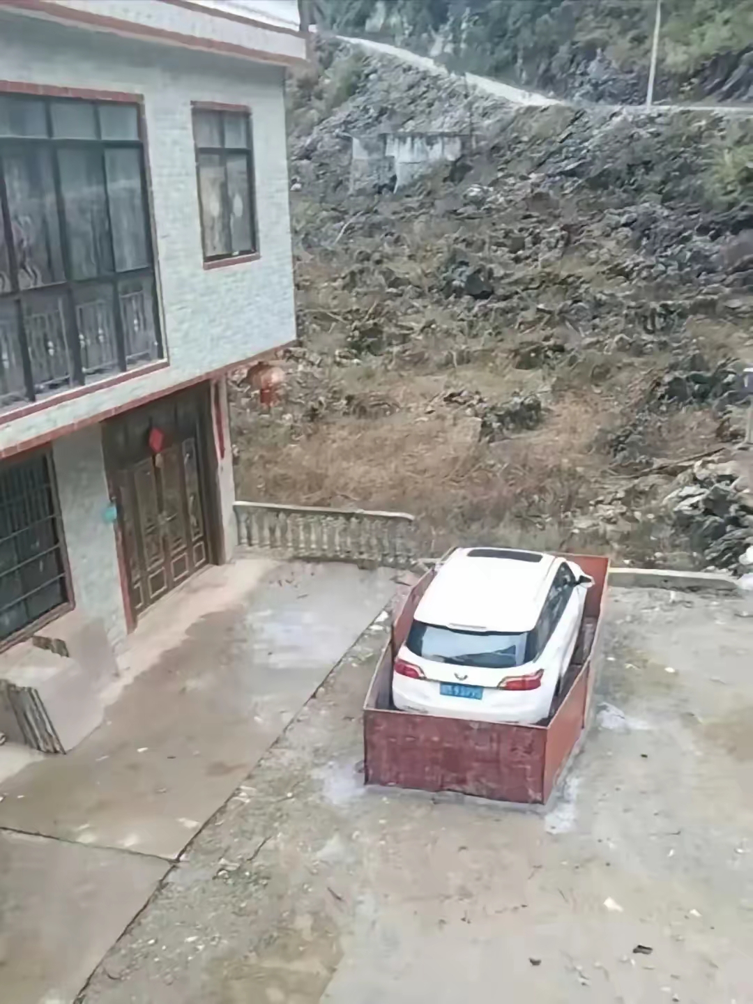 看的出来，车主很爱惜他的车，但不是很多
