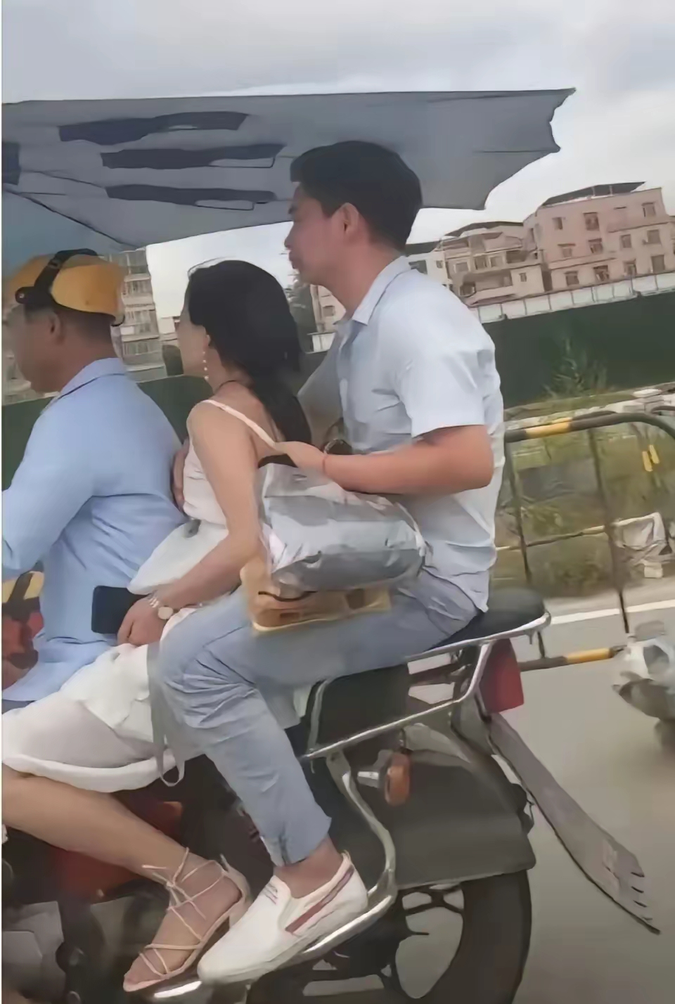 看得出来，这哥们是个小气的人。