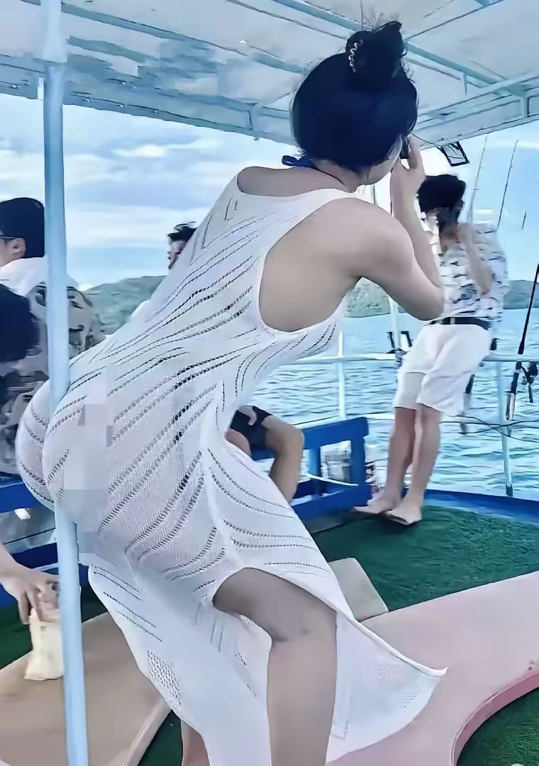船里站不稳，为了拍照豁出去了