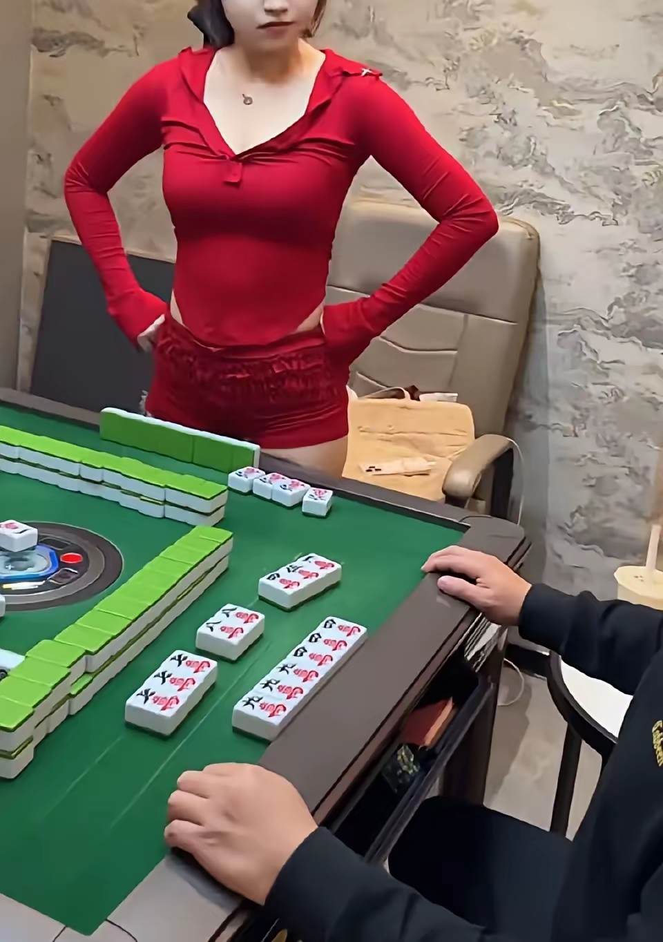 打麻将而已，何必生气呢？